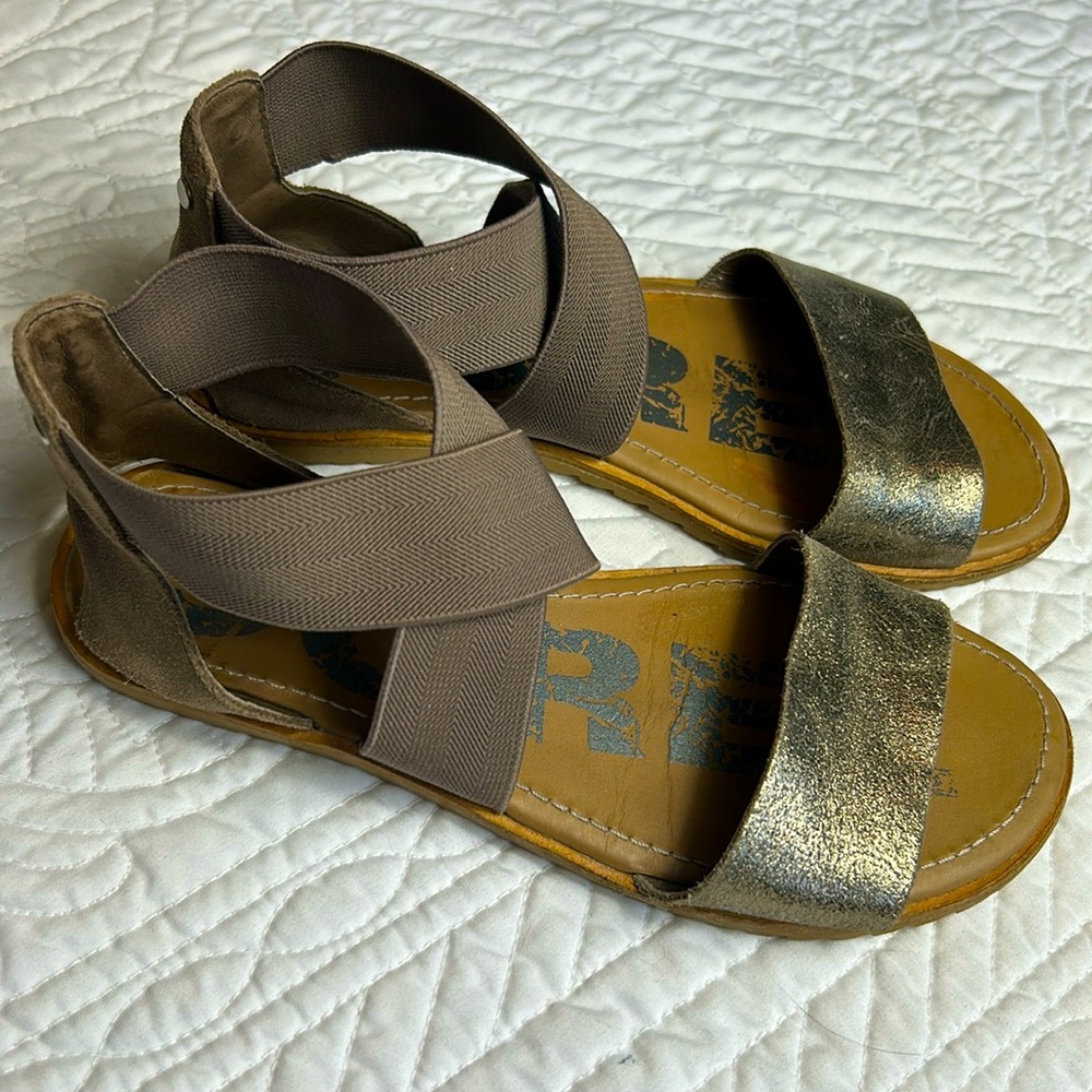 Sorel •6• Gold/Taupe Ella sandal